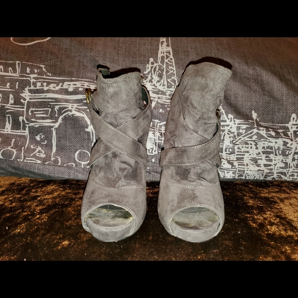 Ankle booties/heels - Picture 4 of 7